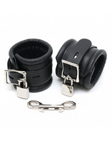 / Lockable padded handcuffs with padlocks 