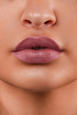 / Dusty Pink Peek Moisturising High Pigment Satin Lipstick