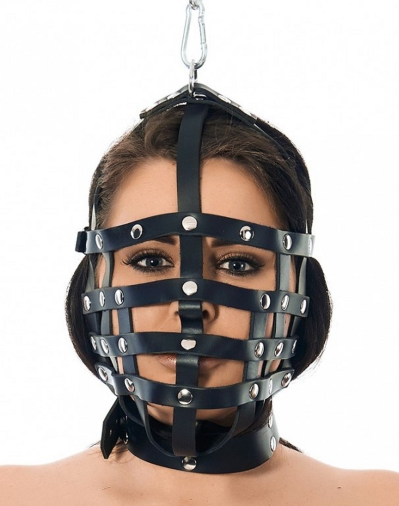 Muzzle mask with hanging ring on top  