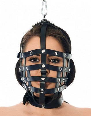 / Muzzle mask with hanging ring on top